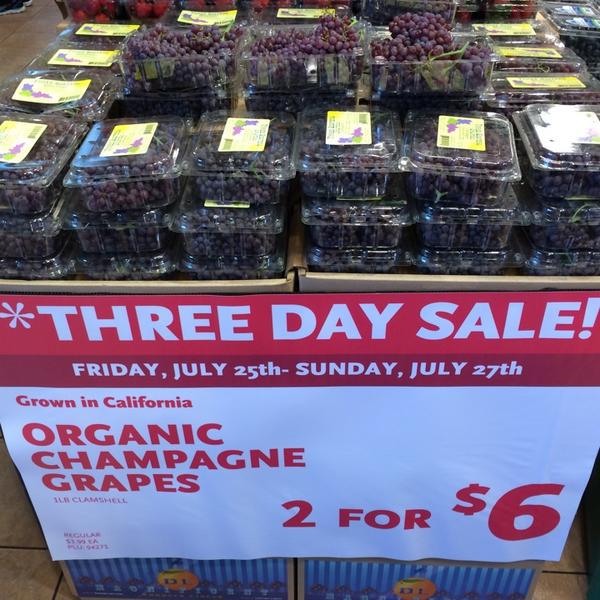 Photo taken at Whole Foods Market by Terry G. on 7/27/2014-加尼福尼亚 圣莫尼卡威尔夏大道2201(第22街和23街之间) Photo taken at Whole Foods Market by Terry G. on 7/27/2014