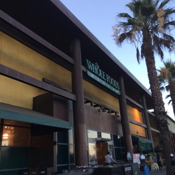 Photo taken at Whole Foods Market by Perlorian B. on 7/24/2014-加尼福尼亚 圣莫尼卡威尔夏大道2201(第22街和23街之间) Photo taken at Whole Foods Market by Perlorian B. on 7/24/2014