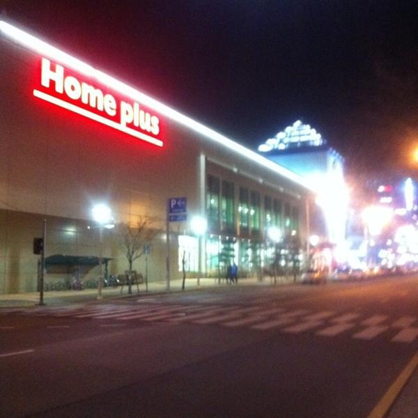 Photo taken at 홈플러스 / Home plus by 진한 박. on 3/21/2012