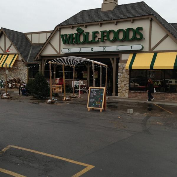 Photo taken at Whole Foods Market by DAVID R W. on 12/19/2012-奥克拉荷马塔尔萨第41街1401(在皮奥里亚) Photo taken at Whole Foods Market by DAVID R W. on 12/19/2012