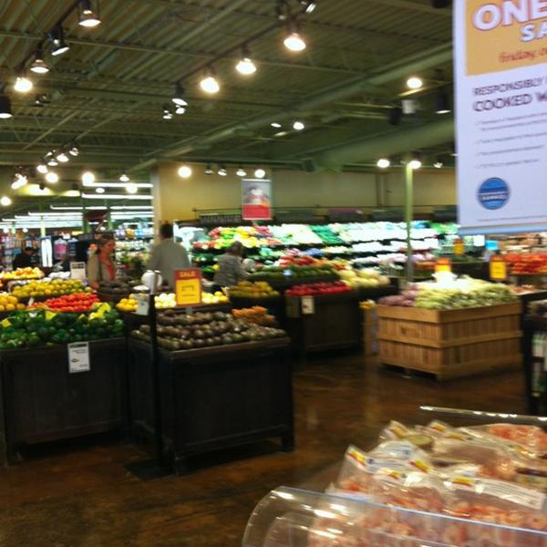 Photo taken at Whole Foods Market by Ashley V. on 10/19/2012-奥克拉荷马塔尔萨第41街1401(在皮奥里亚) Photo taken at Whole Foods Market by Ashley V. on 10/19/2012