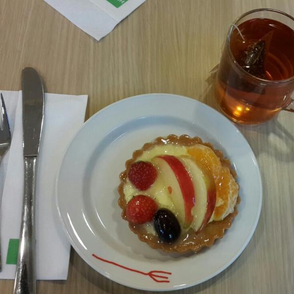 Photo taken at HEMA by Emy⚓ on 9/12/2014