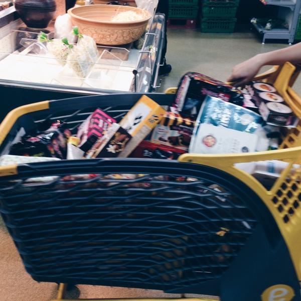 Photo taken at 이마트 (E-Mart) by Cheryl T. on 10/7/2014-济州市塔洞38易买得超市 Photo taken at 이마트 (E-Mart) by Cheryl T. on 10/7/2014