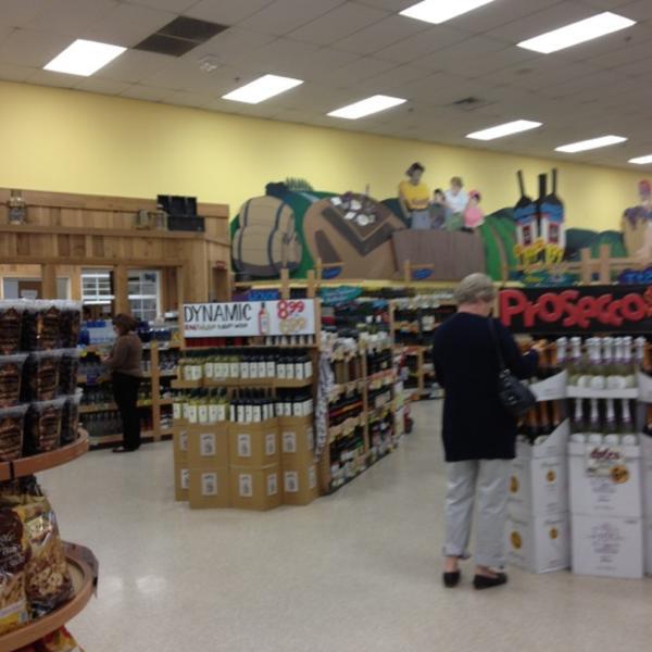 Photo taken at Trader Joe's by Samantha S. on 2/22/2012-加尼福尼亚旧金山雍大街3(在吉里大道) Photo taken at Trader Joe's by Samantha S. on 2/22/2012