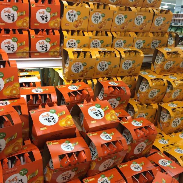 Photo taken at 이마트 (E-Mart) by Young Jun K.-济州西归浦市9209易买得超市 Photo taken at 이마트 (E-Mart) by Young Jun K.