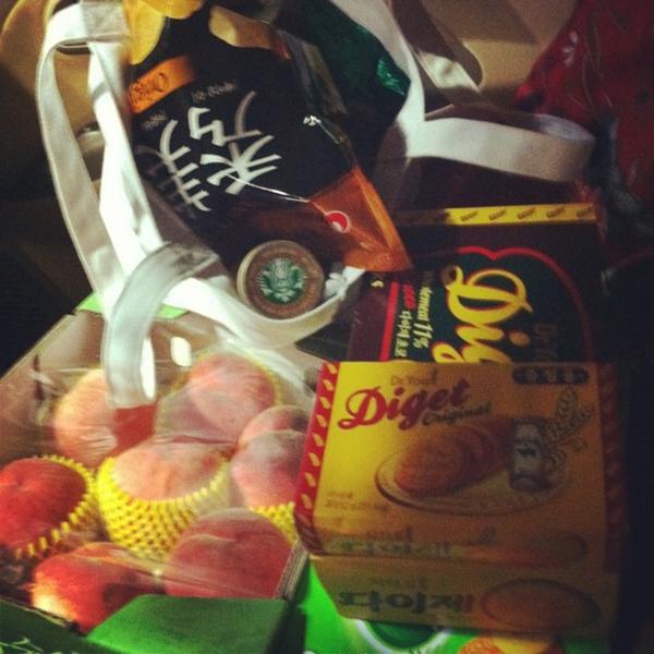 Photo taken at 이마트 (emart) by haru J. on 8/10/2012