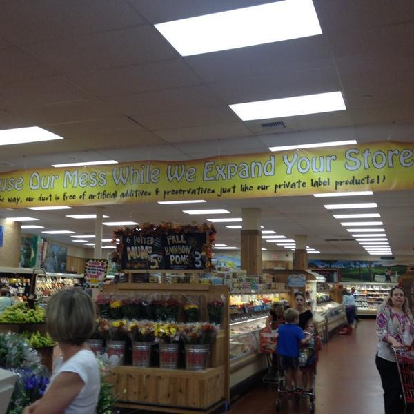 Photo taken at Trader Joe's by Sarah W. on 10/2/2013-密苏里州圣刘易斯城布伦特伍德中心48号 Photo taken at Trader Joe's by Sarah W. on 10/2/2013