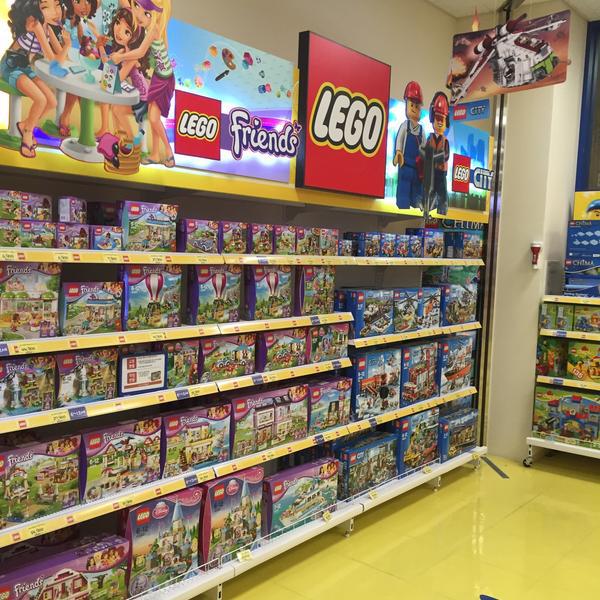 Photo taken at 롯데마트 (Lotte Mart) by Kate H. on 3/19/2015-济州岛乐天超市 Photo taken at 롯데마트 (Lotte Mart) by Kate H. on 3/19/2015