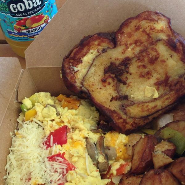 Photo taken at Whole Foods Market by mariosgee on 3/9/2013-加利福尼亚州伯克利阿什比大路电报大道3000号 Photo taken at Whole Foods Market by mariosgee on 3/9/2013