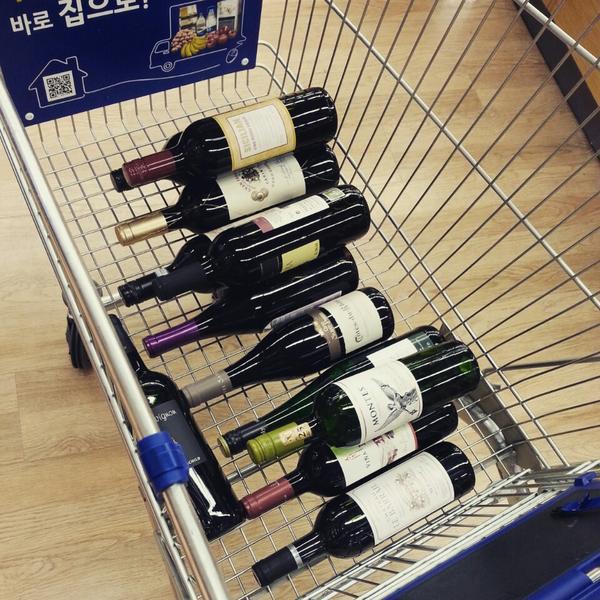 Photo taken at 홈플러스 (Home plus) by ji yeon H. on 2/25/2015-首尔特别市冠岳区909 Photo taken at 홈플러스 (Home plus) by ji yeon H. on 2/25/2015