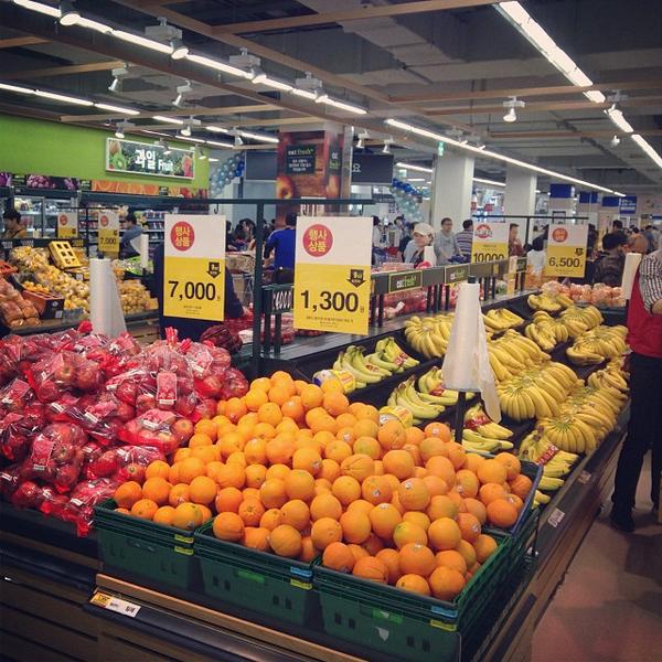 Photo taken at 홈플러스 (Home plus) by Changhong H. on 10/3/2013