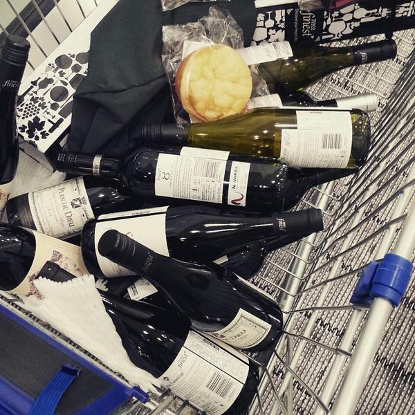 Photo taken at 홈플러스 (Home plus) by ji yeon H. on 3/25/2015-首尔特别市冠岳区909 Photo taken at 홈플러스 (Home plus) by ji yeon H. on 3/25/2015