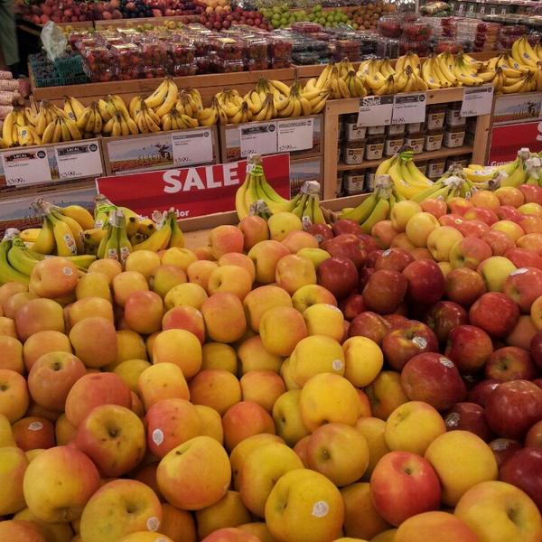 Photo taken at Whole Foods Market by David C. on 8/31/2013-加利福尼亚州91423 谢尔曼奥克斯 滨江中央(在冷水峡谷大道)12905号 Photo taken at Whole Foods Market by David C. on 8/31/2013