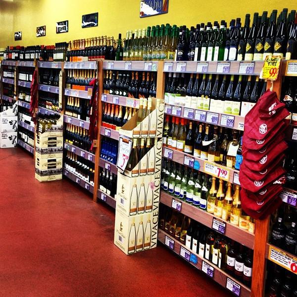 Photo taken at Trader Joe's by LJ on 7/23/2013-佐治亚州亚特兰大梦露博士东北931(在第八街东北) Photo taken at Trader Joe's by LJ on 7/23/2013