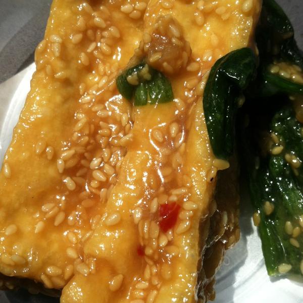 Photo taken at Whole Foods Market by Brett M. R. on 4/9/2013-美国马萨诸塞州布赖顿华盛顿街15 Photo taken at Whole Foods Market by Brett M. R. on 4/9/2013