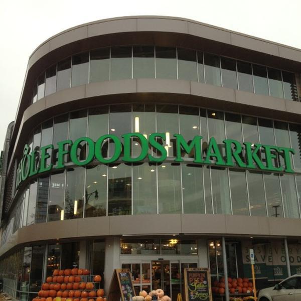Photo taken at Whole Foods Market by Michael Aaron B. on 10/13/2012-美国芝加哥金斯伯里街1550 Photo taken at Whole Foods Market by Michael Aaron B. on 10/13/2012