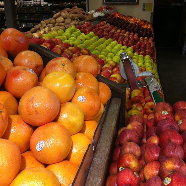 Photo taken at Whole Foods Market by Puppy C. on 4/5/2013-田纳西州纳什维尔市希尔斯伯勒帕克(在沃菲尔德区)4021 Photo taken at Whole Foods Market by Puppy C. on 4/5/2013