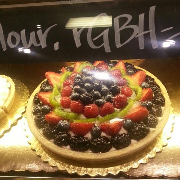 Photo taken at Whole Foods Market by Descmond B. on 11/25/2012-田纳西州纳什维尔市希尔斯伯勒帕克(在沃菲尔德区)4021 Photo taken at Whole Foods Market by Descmond B. on 11/25/2012