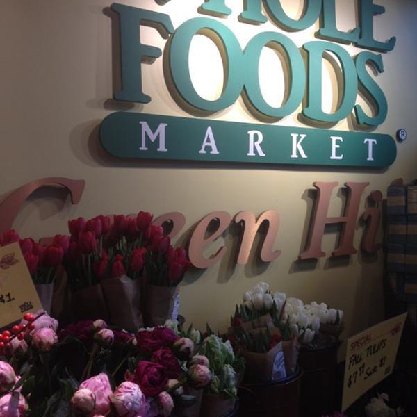 Photo taken at Whole Foods Market by Amber C. on 12/8/2012-田纳西州纳什维尔市希尔斯伯勒帕克(在沃菲尔德区)4021 Photo taken at Whole Foods Market by Amber C. on 12/8/2012