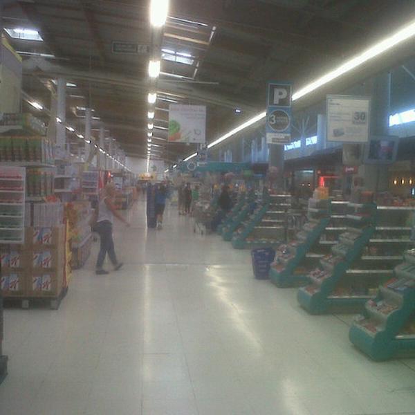 Photo taken at Carrefour El Saler by elpanajorge g. on 9/5/2012-西班牙巴伦西亚洛佩兹皮尼罗教授大道16号 Photo taken at Carrefour El Saler by elpanajorge g. on 9/5/2012