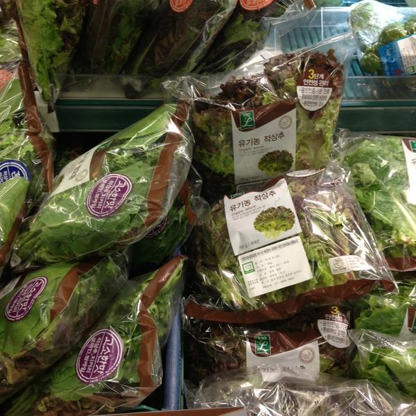 Photo taken at 롯데마트 (Lotte Mart) by Love,Insook K. on 3/6/2013