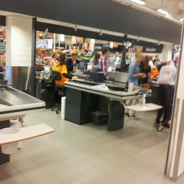 Photo taken at Meny by Agnete S. on 5/25/2013