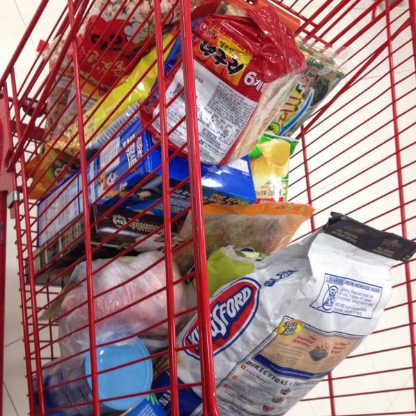 Photo taken at 롯데마트 (LOTTE Mart) by Patrick K. on 1/15/2014