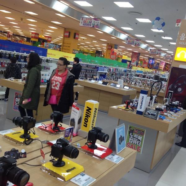 Photo taken at 롯데마트 (LOTTE Mart) by Junsung K. on 1/28/2014