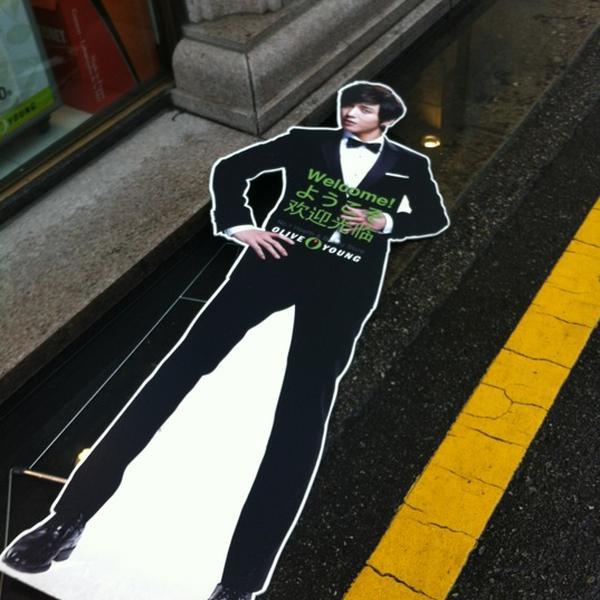 Photo taken at 올리브영 (OLIVE YOUNG) by 살찐고양이 미. on 8/20/2012