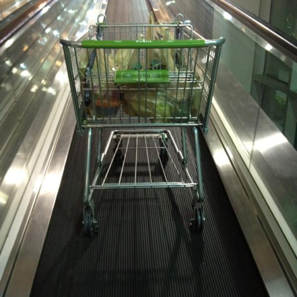 Photo taken at Publix by Ashley T. on 7/1/2012-美国佛罗里达州劳德代尔堡安德鲁斯大道南601 Photo taken at Publix by Ashley T. on 7/1/2012