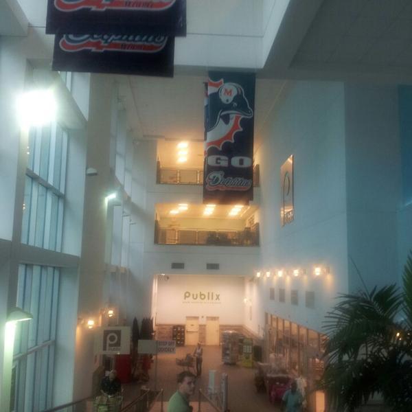 Photo taken at Publix by Thomas A. on 9/8/2013-美国佛罗里达州劳德代尔堡安德鲁斯大道南601 Photo taken at Publix by Thomas A. on 9/8/2013