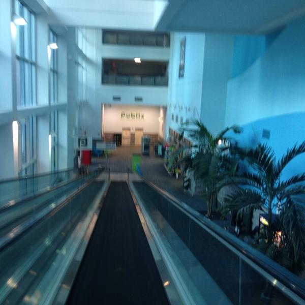 Photo taken at Publix by Ian T. on 6/10/2013-美国佛罗里达州劳德代尔堡安德鲁斯大道南601 Photo taken at Publix by Ian T. on 6/10/2013