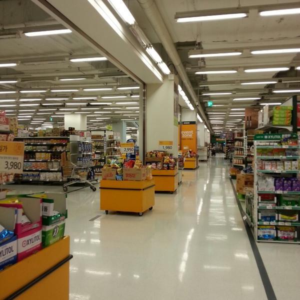 易买得이마트 (E-mart) 韩国蔚山中区易买得超市