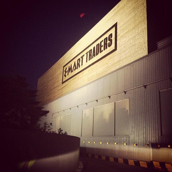 Photo taken at 이마트 트레이더스 (E-mart Traders) by Sunhee P. on 4/30/2012-京畿道龙仁兴区2457易买得超市 Photo taken at 이마트 트레이더스 (E-mart Traders) by Sunhee P. on 4/30/2012