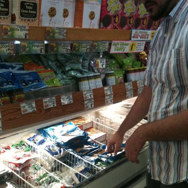 Photo taken at Trader Joe's by Pon L. on 4/5/2012-加利福尼亚州雷德兰兹橘子大街552号(在珍珠街和斯图亚特街之间) Photo taken at Trader Joe's by Pon L. on 4/5/2012