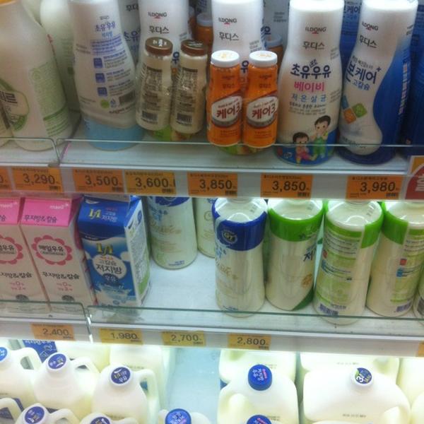 Photo taken at 이마트 (e-mart) by 동네형유노오빠 on 8/26/2012-京畿道高阳市义山区1124易买得超市 Photo taken at 이마트 (e-mart) by 동네형유노오빠 on 8/26/2012