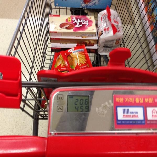 Photo taken at 홈플러스 (Home plus) by Manabu U. on 12/22/2012-釜山市海云台区Centum东路6号(Centum City店) Photo taken at 홈플러스 (Home plus) by Manabu U. on 12/22/2012