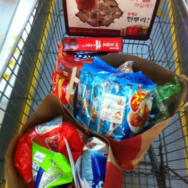 Photo taken at 홈플러스 (Home plus) by Cheol Hwan K. on 7/5/2012-釜山市海云台区Centum东路6号(Centum City店) Photo taken at 홈플러스 (Home plus) by Cheol Hwan K. on 7/5/2012