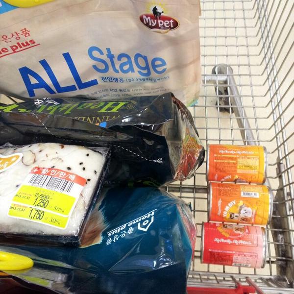 Photo taken at 홈플러스 (Home plus) by inmuk l. on 12/31/2013