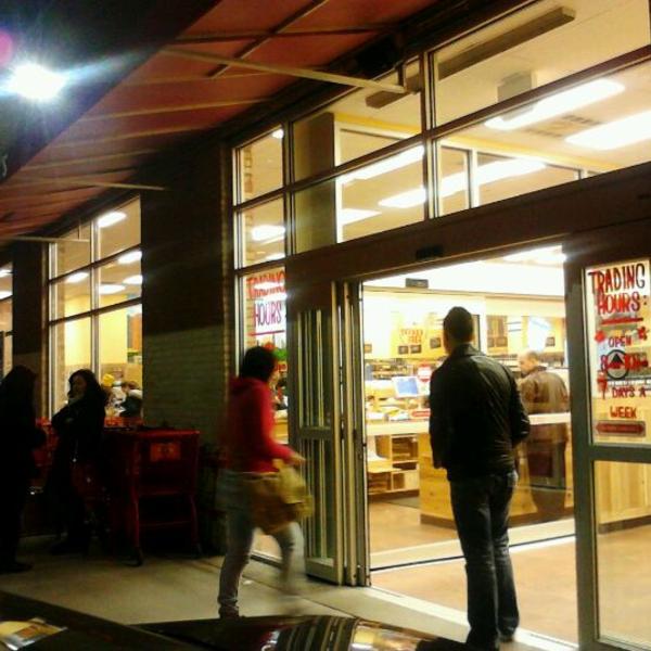 Photo taken at Trader Joe's by daniel l. on 2/21/2012-美国伊利诺斯州芝加哥沃巴什大道南1147 Photo taken at Trader Joe's by daniel l. on 2/21/2012