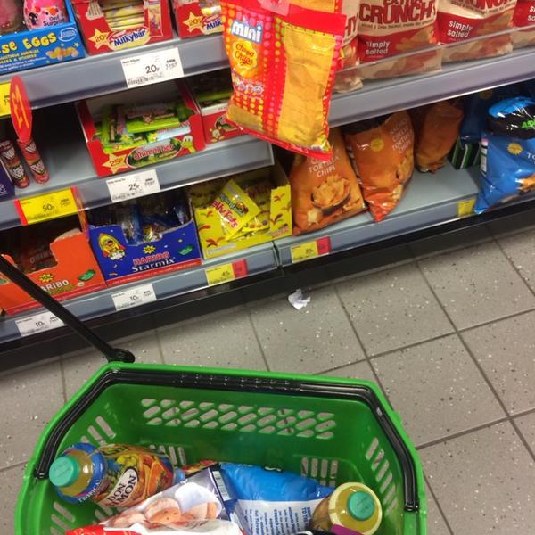 ASDA 英国迪斯伯里米尔街西