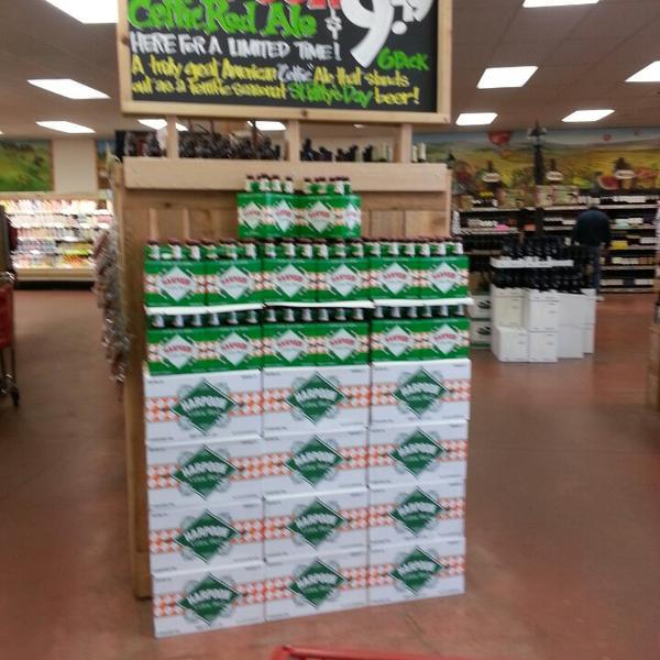 Photo taken at Trader Joe's by Shashi B. on 3/14/2013-美国弗吉尼亚州莱斯顿拜伦卡梅隆大道11985 Photo taken at Trader Joe's by Shashi B. on 3/14/2013