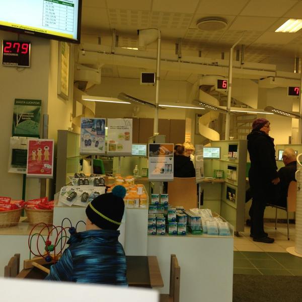 Photo taken at Yliopiston Apteekki by Tero on 1/6/2013-新地区赫尔辛基马内海姆96 Photo taken at Yliopiston Apteekki by Tero on 1/6/2013