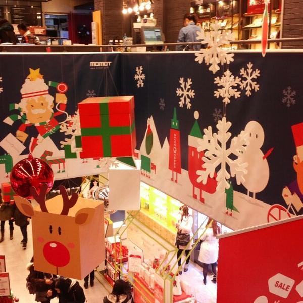 Photo taken at 올리브영 (OLIVE YOUNG) Lifestyle Experience Center by 고은 김. on 12/21/2013-首尔特别市中区明洞53号总店OliveYoung美妆店 Photo taken at 올리브영 (OLIVE YOUNG) Lifestyle Experience Center by 고은 김. on 12/21/2013