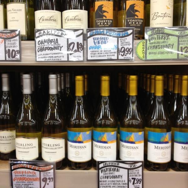 Photo taken at Trader Joe's by Aaron J. on 4/17/2012-伊利诺州芝加哥市戴弗西园路667号 Photo taken at Trader Joe's by Aaron J. on 4/17/2012