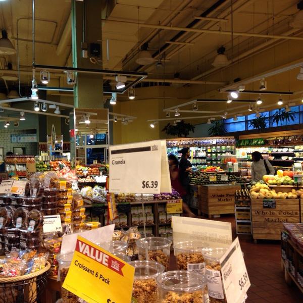 Photo taken at Whole Foods Market by Calvin H. on 9/22/2013-伊利诺 埃文斯顿芝加哥大道1640(在教堂) Photo taken at Whole Foods Market by Calvin H. on 9/22/2013