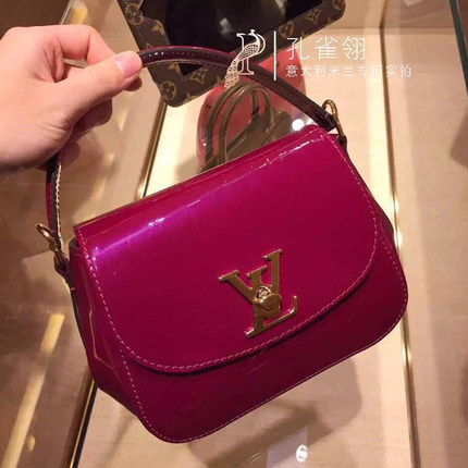 Louis Vuitton路易威登lv女包16春款小牛皮口盖锁扣手提包M90949 Louis Vuitton路易威登lv女包16春款小牛皮口盖锁扣手提包M90949