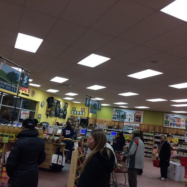 Photo taken at Trader Joe's by Scot on 1/31/2014-美国密歇根州罗彻斯特山沃尔顿大道3044 Photo taken at Trader Joe's by Scot on 1/31/2014