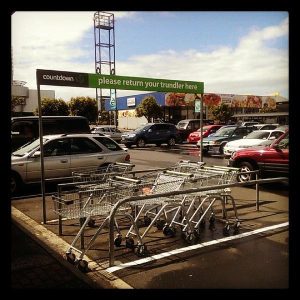 了解纽西兰的店里卖什么商品Countdown超市奥克兰市店图片库