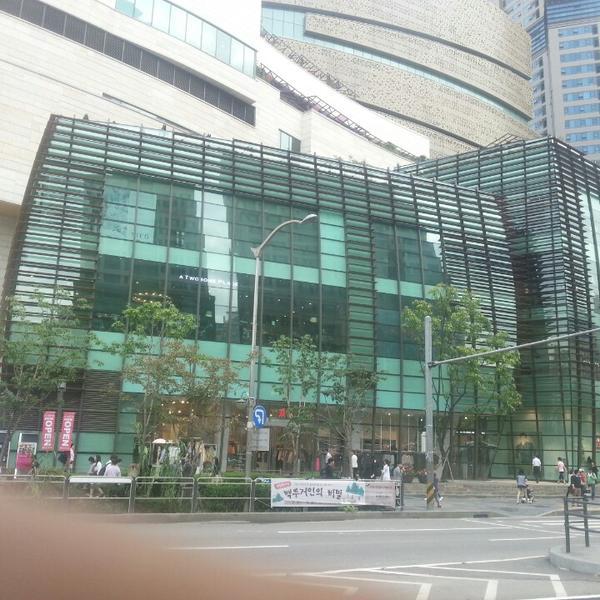 Photo taken at 홈플러스 (Home plus) by Monoceros K. on 9/17/2014-首尔市九老区京仁路661号(新道林店) Photo taken at 홈플러스 (Home plus) by Monoceros K. on 9/17/2014